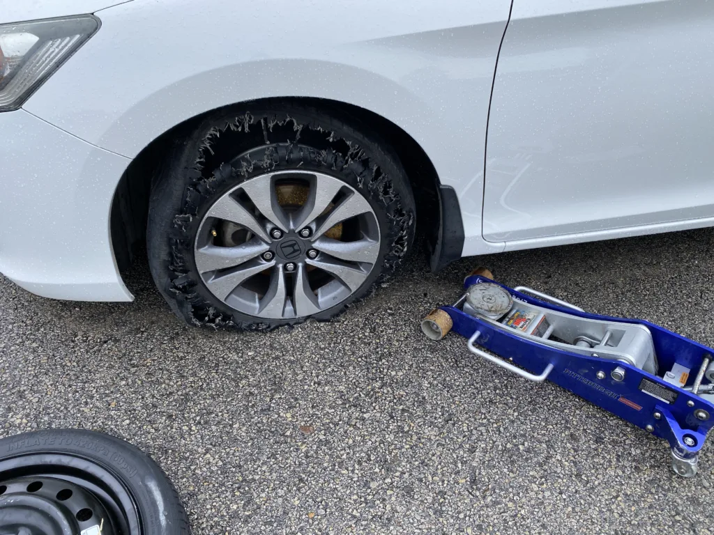 Mobile FLAT TIRE Change (512) 9839017 Austin TX Areas